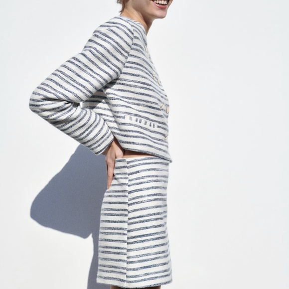 Zara limited edition buttoned cropped blazer you cannot miss - Picture 3 of 6